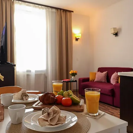 Quiet And Comfortable Apartment Perfect For 2 Guests With Easy Self Check In-3